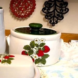 Vintage EUC McCoy Strawberry Casserole Bakeware